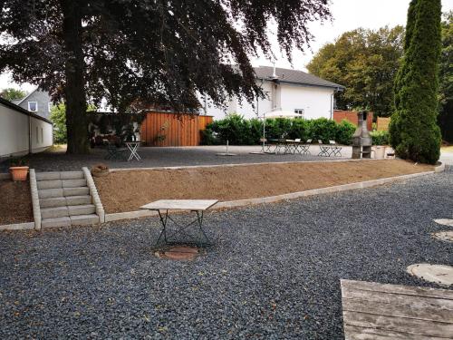 Κήπος έξω από το Hotel Engelsburg - Apartments - Ferienwohnungen