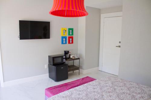 G - Colorful and Luminous Suite near MIA (Apt 4)