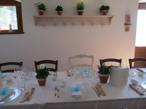 Ein Restaurant oder anderes Speiselokal in der Unterkunft Agriturismo Antica Corte Contadina 
