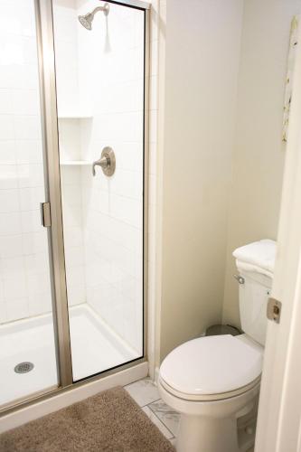 B - New 4 Bedroom Home - 5 Miles to Disney - Free Water Park - Private Pool photo 96