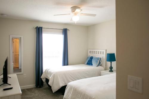 B - New 4 Bedroom Home - 5 Miles to Disney - Free Water Park - Private Pool photo 89