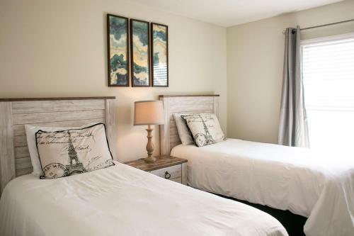 B - New 4 Bedroom Home - 5 Miles to Disney - Free Water Park - Private Pool photo 82