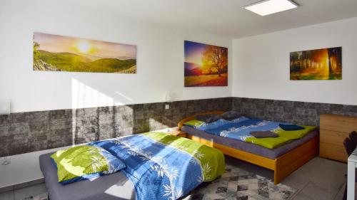 Giường trong phòng chung tại Apartman Nikola Trojanovice