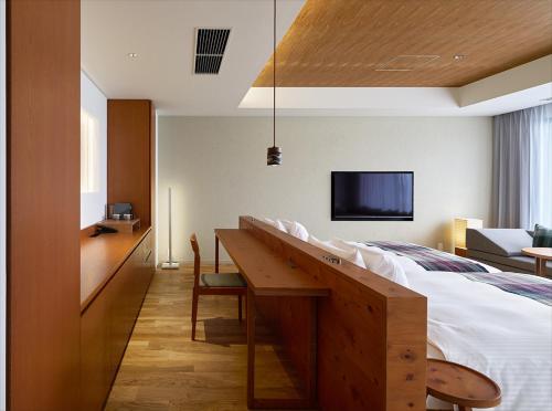 Télévision ou salle de divertissement dans l'établissement HOTEL STRATA NAHA