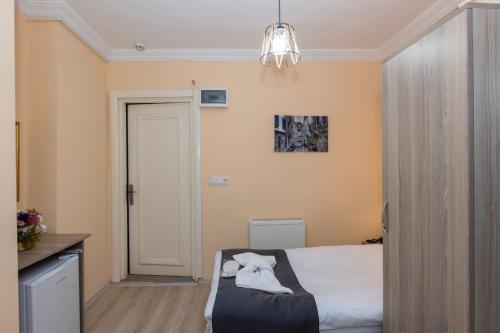 Ένα ή περισσότερα κρεβάτια σε δωμάτιο στο Avrupa Palace Hotel