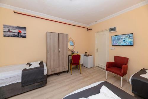 Ένα ή περισσότερα κρεβάτια σε δωμάτιο στο Avrupa Palace Hotel