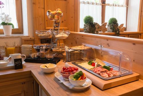 Đồ ăn tại/gần nhà khách