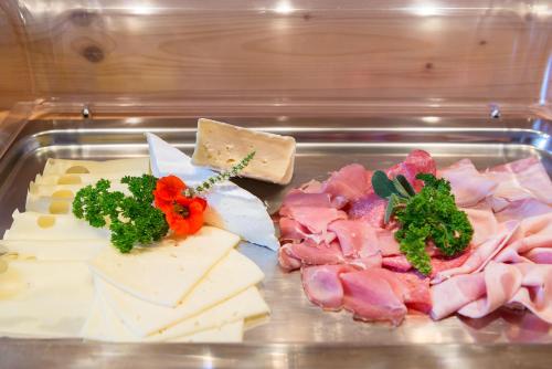 Đồ ăn tại/gần nhà khách