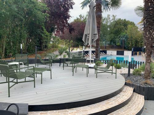 Bazén v ubytování Novotel Poitiers Site du Futuroscope nebo v jeho okolí