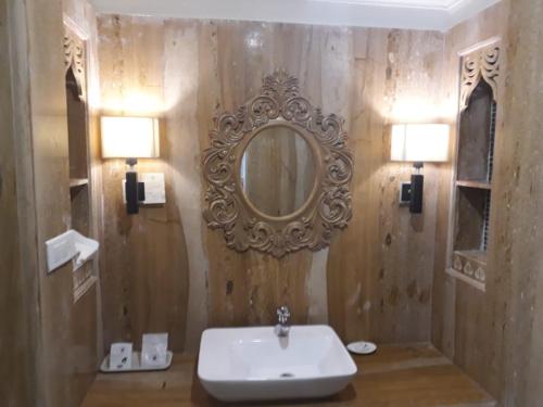 Koupelna v ubytování Balaram Palace Resort