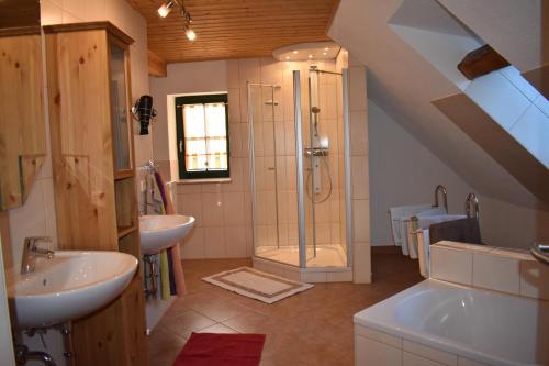 Ett badrum på Ferienwohnung Sternkopf