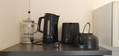 a counter top with a coffee maker and a blender at Komfortables 3-Zimmer Apartment in Schwetzingen zwischen Mannheim und Heidelberg in Schwetzingen