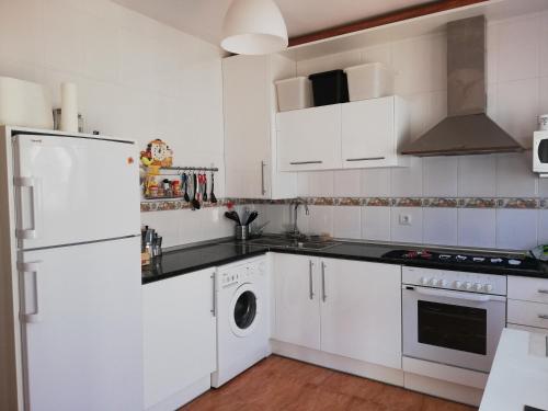 Kitchen o kitchenette sa Casa Orwa-VUT 029-2020 Turismo Teruel