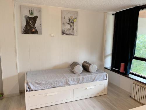 Postel nebo postele na pokoji v ubytování Bilocale residence LE VOLPI Marilleva 1400