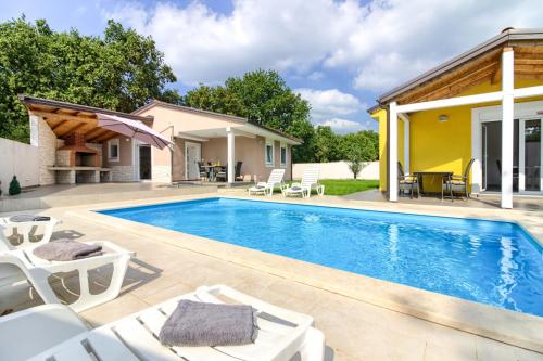 Beatiful families oriented villa Trusina with pool immersed in the nature near the town