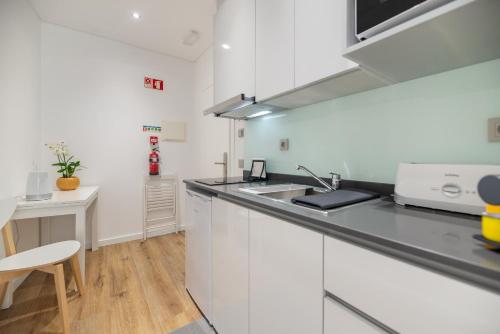 a kitchen with a sink and a counter top at 9 Quartos Alojamento in Avelar