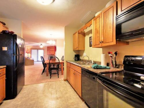 A kitchen or kitchenette at Gorgeous House for Ski Retreat or Mountain Vacations