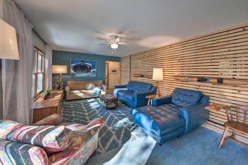 LibertyにあるLakefront Home with Deck, Dock, and Water Access!のギャラリーの写真