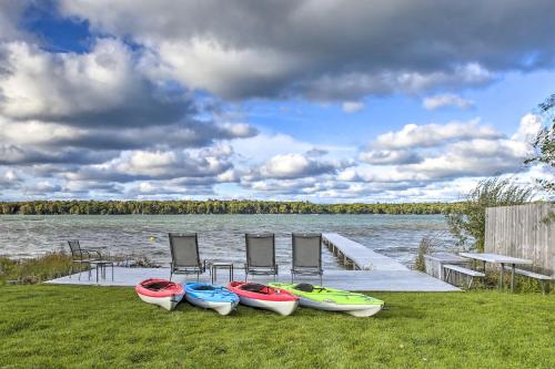 Luxe Lakefront Escape with 4 Kayaks, Hot Tub, Beach!