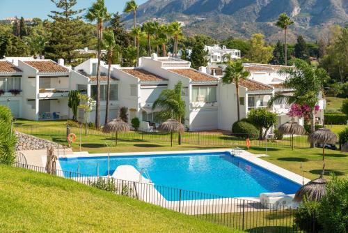 DUPLEX in Nueva Andalucia, Golfers Paradise