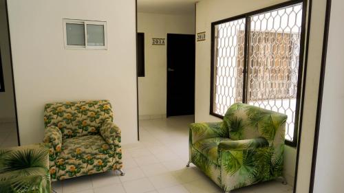 a waiting room with a chair and a window at Hostal Paraiso Tayrona in Santa Marta