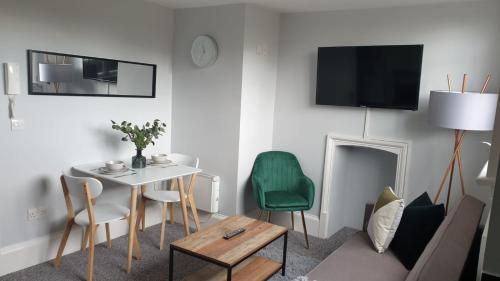 Opulent Luxe Apartments Cowley Oxford, College Corner, United Kingdom