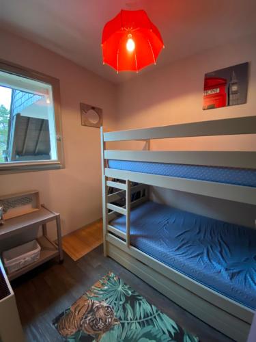Ένα ή περισσότερα κρεβάτια σε δωμάτιο στο Joli Appartement à 100m de la plage