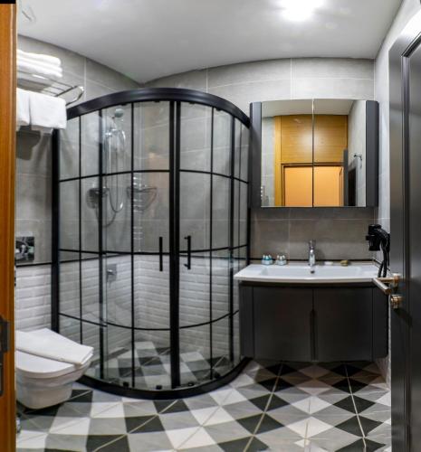 Koupelna v ubytování Confores Hotel