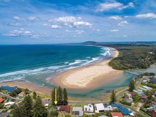 an aerial view of a beach with a yellow arrow at Seaways Gerroa in Gerroa