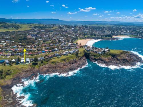 an aerial view of the shoreline of a beach at Spindrift Kiama in Kiama