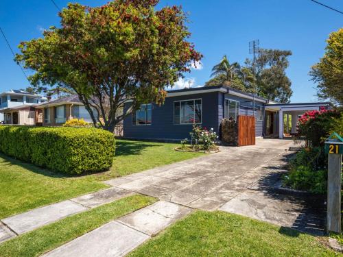 a home in the suburbs of sydney with a tree at Spindrift Kiama in Kiama