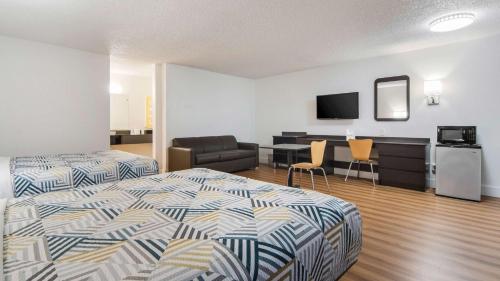 Postel nebo postele na pokoji v ubytování Motel 6-Addison, TX - Dallas