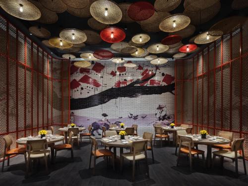 Restaurace v ubytování Crowne Plaza Qidong by IHG