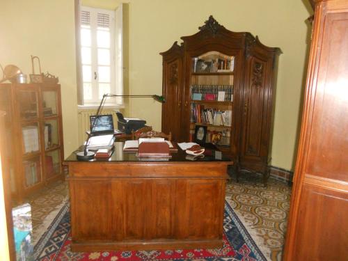 a desk with a lamp on top of it in a room at Château de la Moissetie in Aurillac