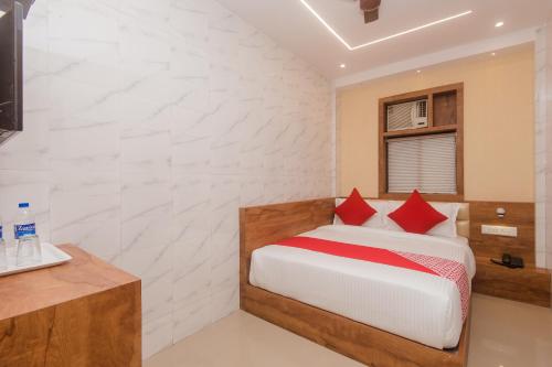 Krevet ili kreveti u jedinici u objektu Hotel Indore Mumbai