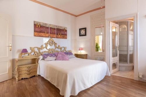 เตียงในห้องที่ Villa en Marbella