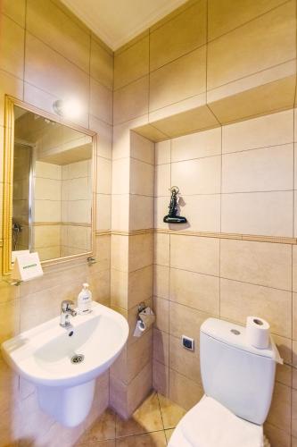 a bathroom with a sink and a toilet and a mirror at "Hel" Wieniec Zdrój in Włocławek