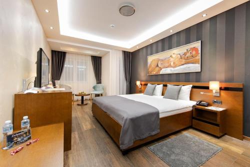 Postel nebo postele na pokoji v ubytování Rubicon Garni Hotel