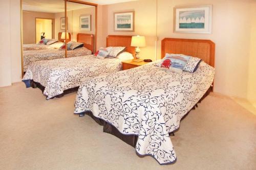 En eller flere senge i et værelse på Island Sands Resort 305