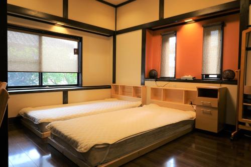 A bed or beds in a room at ウインザー宇佐美