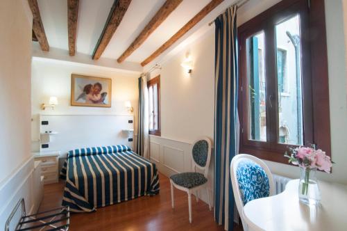 Postel nebo postele na pokoji v ubytování Venice Resorts Guest House