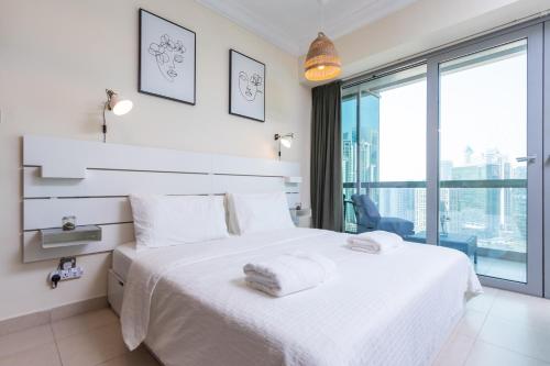 Quintessential Quarters – Gorgeous Sunset View in the Heart of Downtown