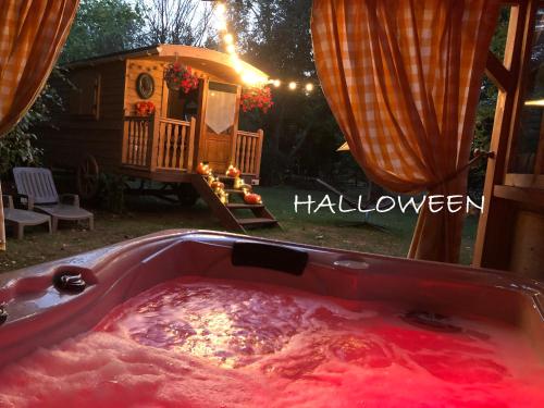 La Roulotte d'Emilie et son jacuzzi privé