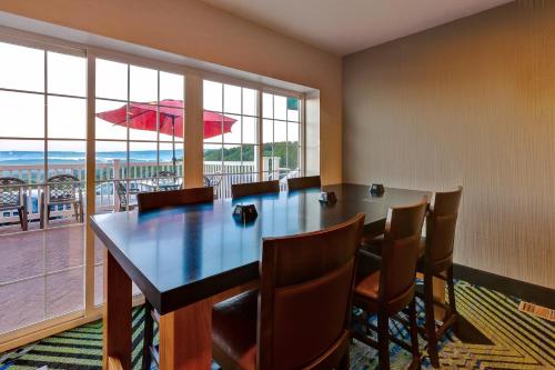 Fotografie z fotogalerie ubytování Holiday Inn Express Hotel & Suites Petoskey by IHG v destinaci Petoskey