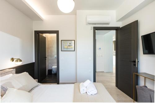 Katil atau katil-katil dalam bilik di Lagoon Seaside Villa, Sumptuous Retreat,By ThinkVilla