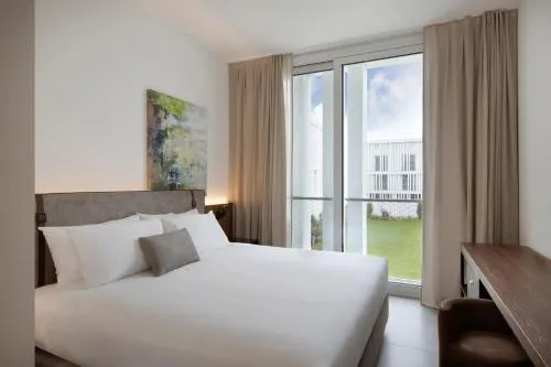 J Hotel photo 7