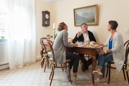 a group of people sitting around a table at Pension Amthof in Oberderdingen
