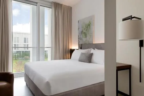 J Hotel photo 8