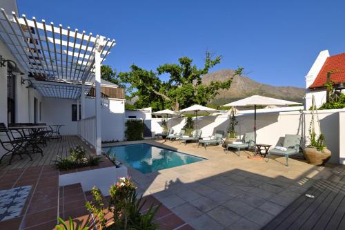 Kolam renang di atau dekat dengan Chapter House Boutique Hotel by The Living Journey Collection