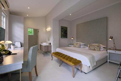 Katil atau katil-katil dalam bilik di Chapter House Boutique Hotel by The Living Journey Collection